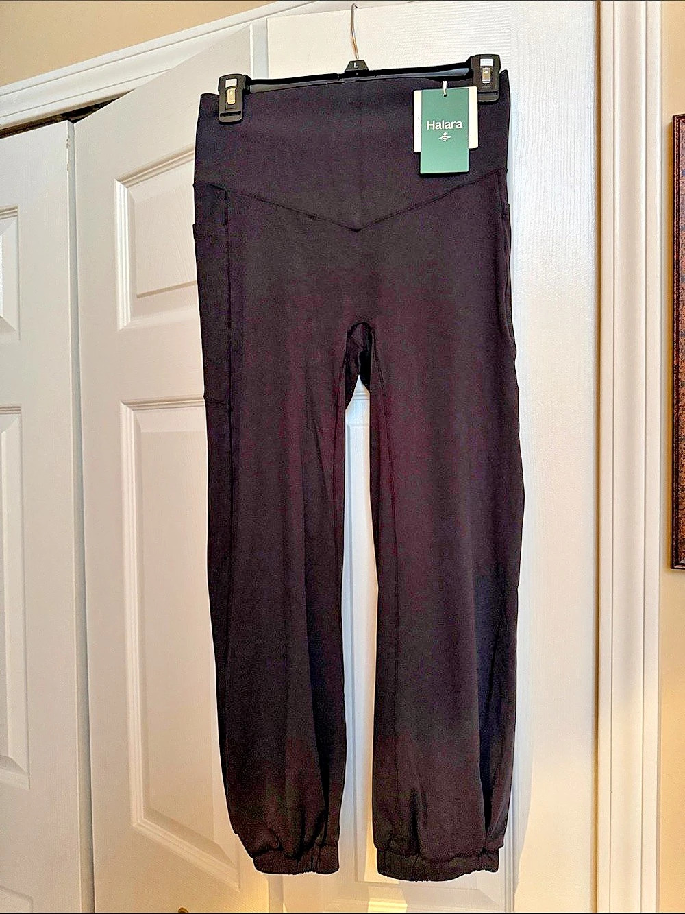 NEW WITH TAGS! Halara Crossover High Waisted Pocket Casual Joggers Black Medium
